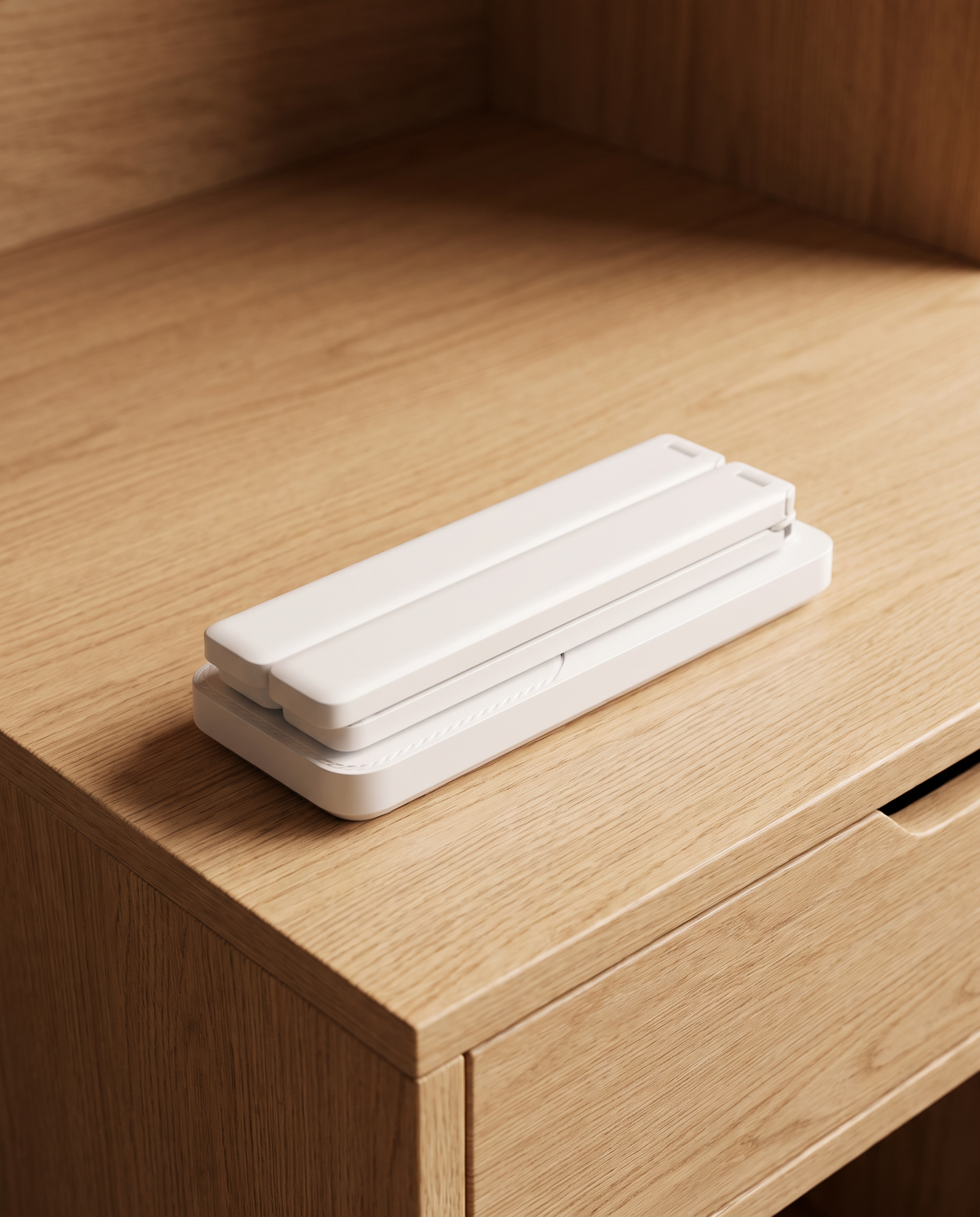 Lampe de bureau repliée à plat, format compact